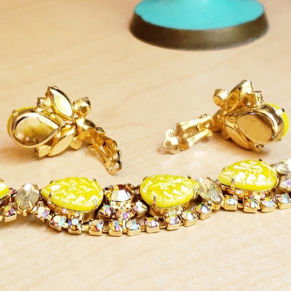 Flashy, Flirty and Fun, Semi Parure - Picture 4 of 7